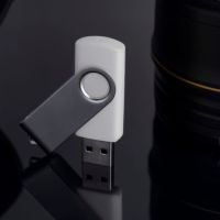 USB flash-карта "Dot" (8Гб), белый, 5,8х2х1,1см,пластик металл