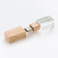 USB-флешка на 32 ГБ,  дерево